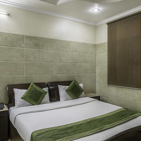 Отель Treebo Trend Singh Sons Karol Bagh Нью-Дели Экстерьер фото