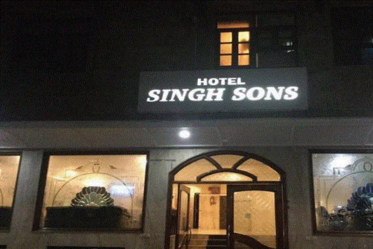 Отель Treebo Trend Singh Sons Karol Bagh Нью-Дели Экстерьер фото