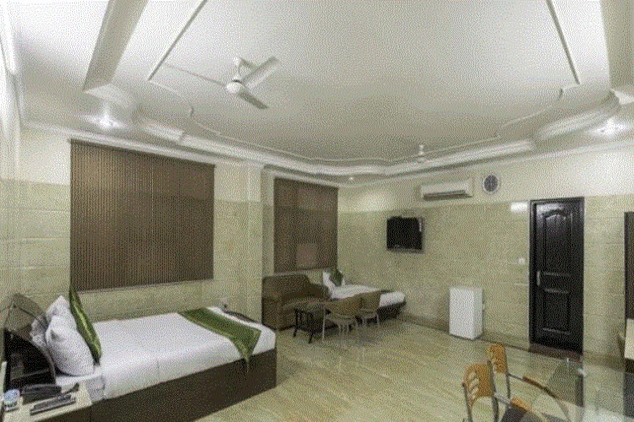 Отель Treebo Trend Singh Sons Karol Bagh Нью-Дели Экстерьер фото