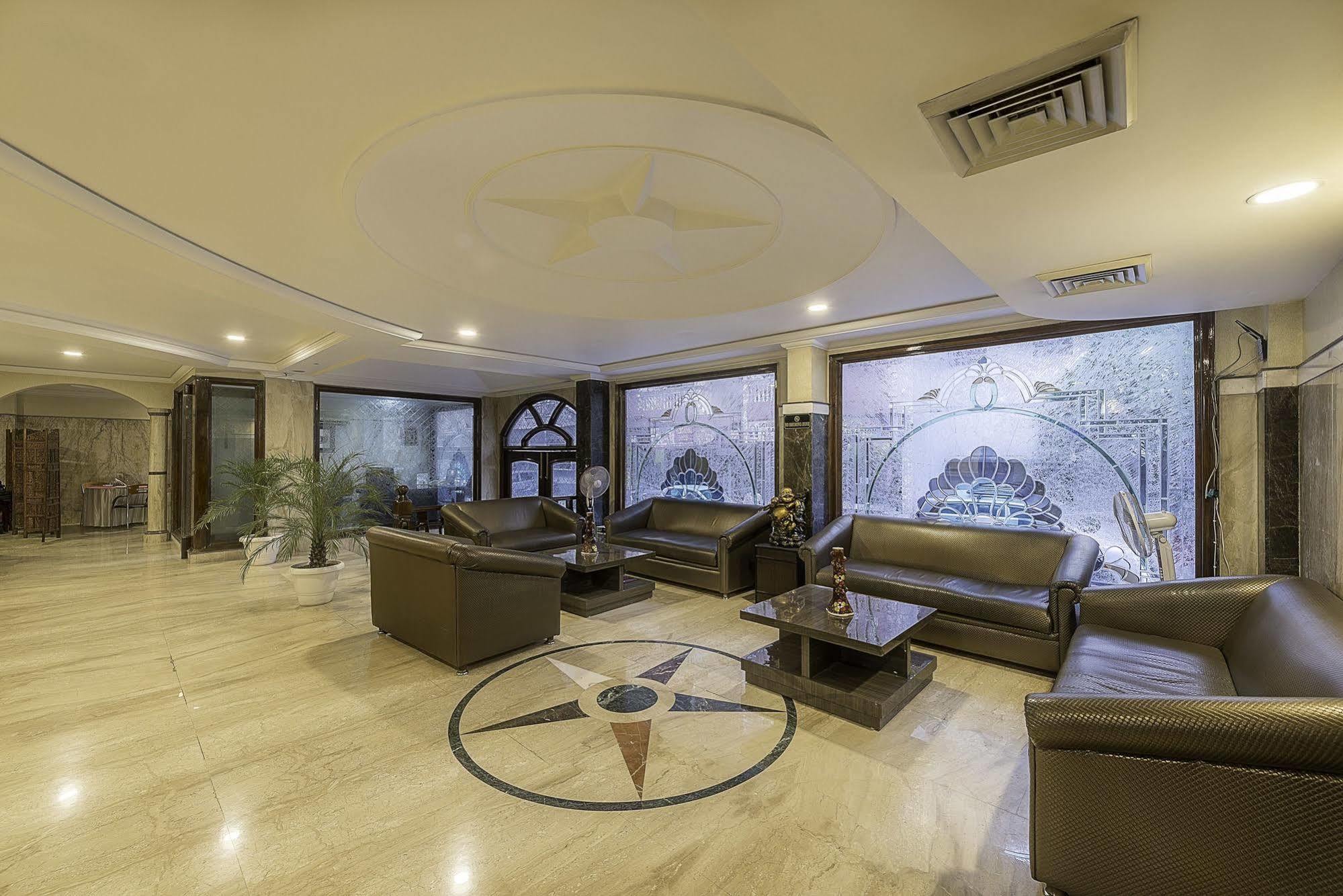 Отель Treebo Trend Singh Sons Karol Bagh Нью-Дели Экстерьер фото