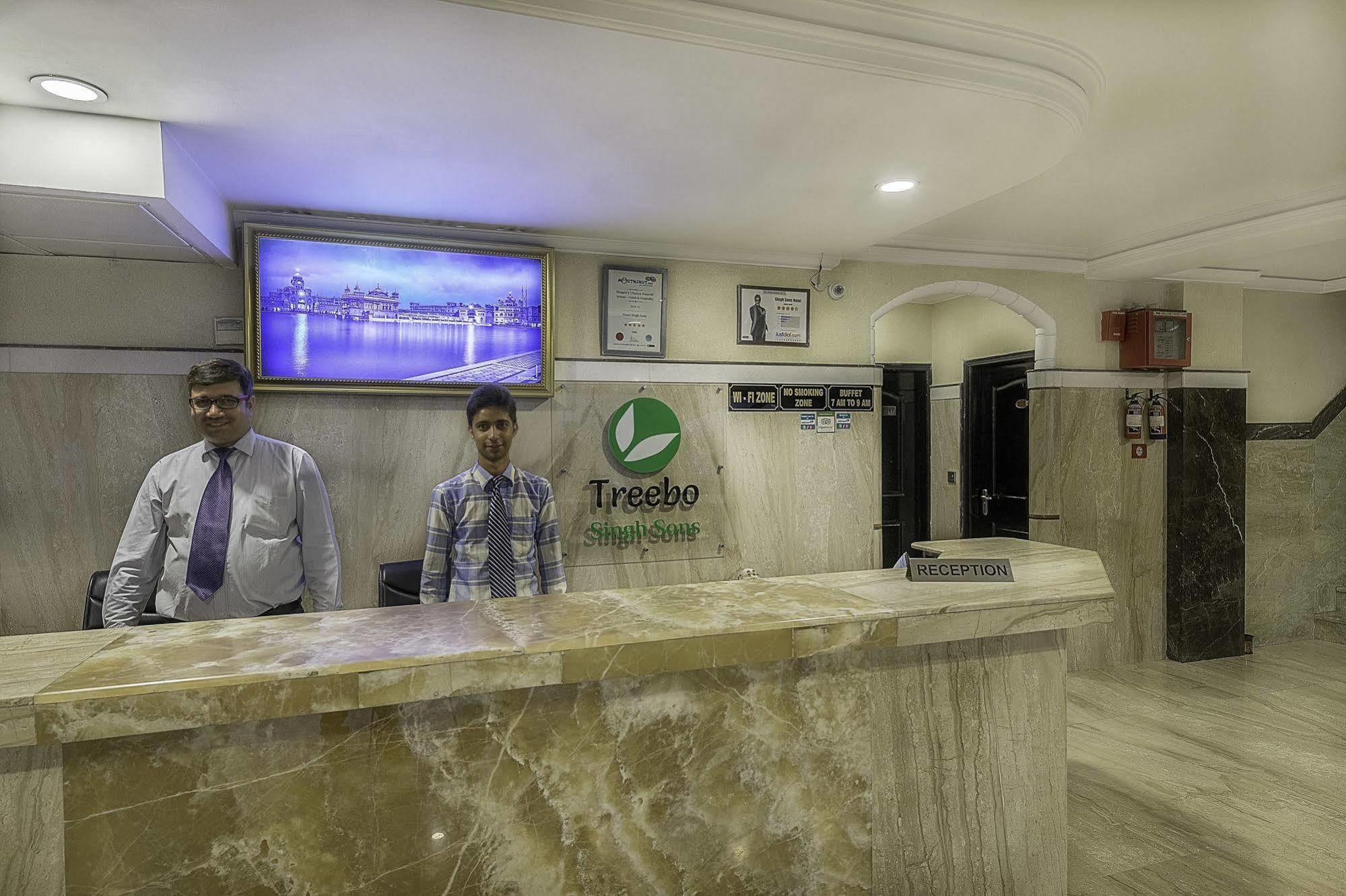 Отель Treebo Trend Singh Sons Karol Bagh Нью-Дели Экстерьер фото