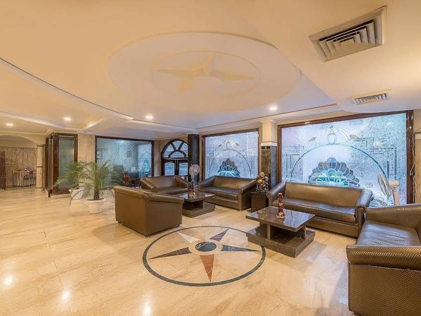 Отель Treebo Trend Singh Sons Karol Bagh Нью-Дели Экстерьер фото
